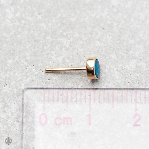 Minimalist Round Australian Doublet Opal Stud Earrings 18k Yellow Gold - Picture 3 of 8